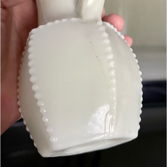 VINTAGE, BEADED, MILK GLASS SYRUP DISPENSER. METAL HINGED LID. 3 1/4”W X 6 3/4”H - Picture 11 of 12